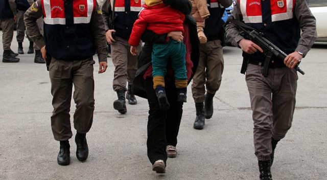 FETÖ şüphelileri çocuklarıyla Yunanistan'a kaçarken yakalandı