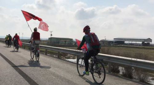 Şehitler için Balkanlar'dan Çanakkale'ye bisikletle yola çıktılar