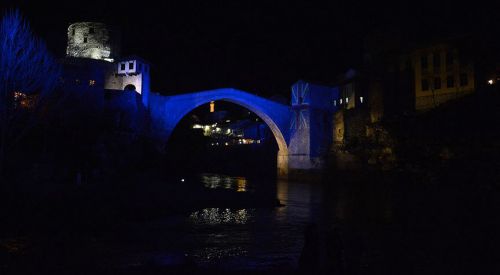 Mostar Köprüsü Yeni Zelanda için ışıklandırıldı