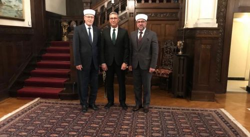 Büyükelçi Özügergin milletin seçtiği müftüleri kabul etti