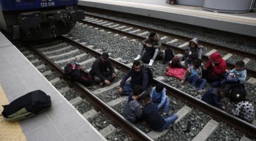 Mülteciler Atina tren istasyonunu işgal etti