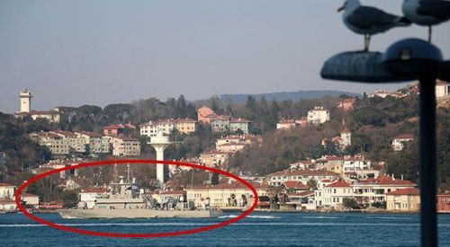 Yunan savaş gemisi İstanbul Boğazı'ndan geçti
