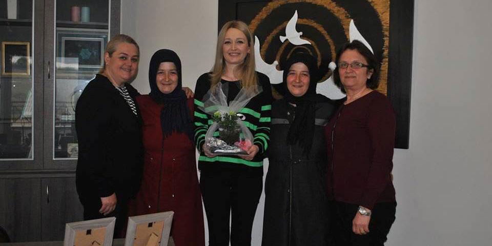 Harmanlık mahallesi bayanlarından DEB Partisi'ne ziyaret