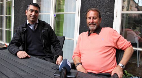 Kredi kartını müşterisine veren Türk taksici 'kahraman' oldu