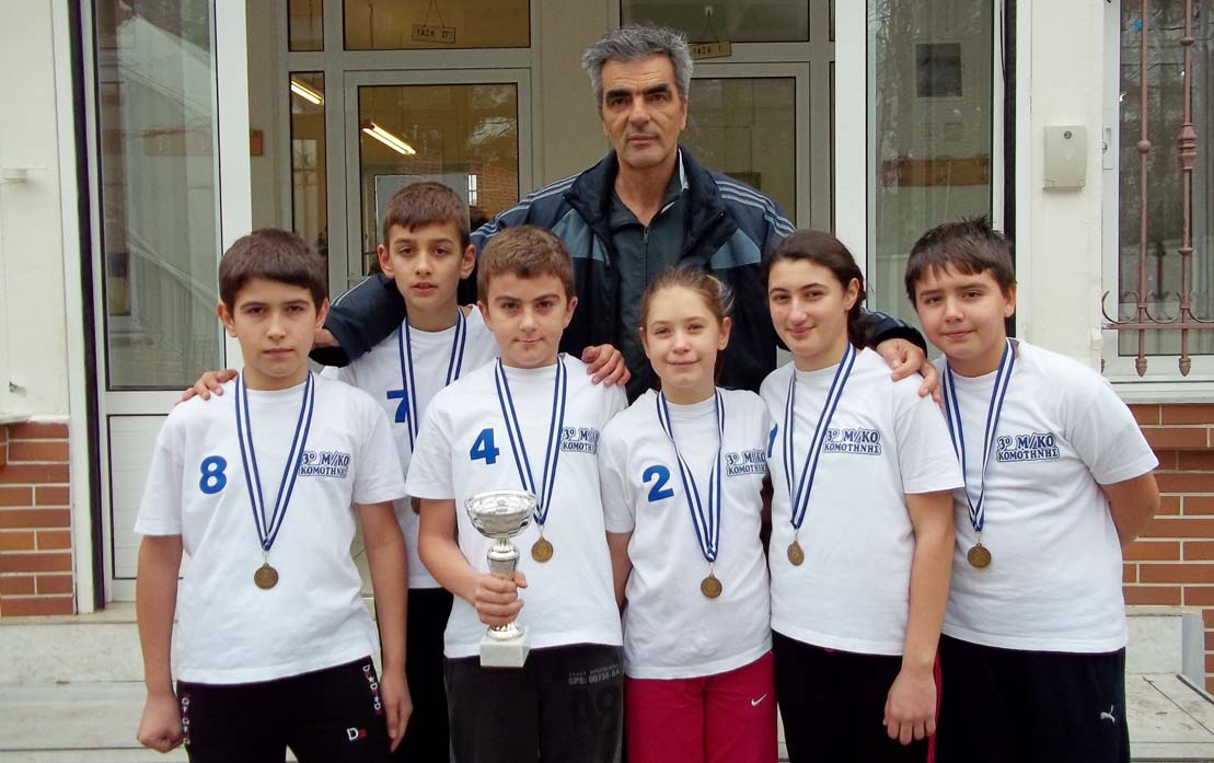 Yenicemahalle İlkokulu Voleybol Takımı şampiyonluğa doymuyor