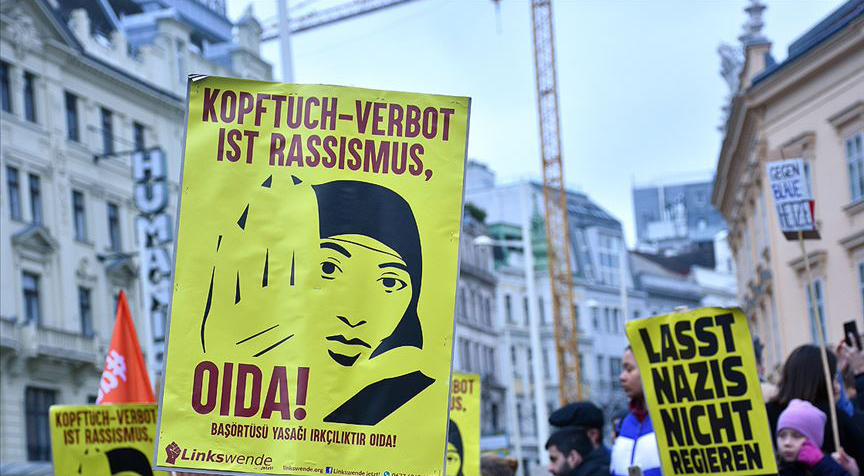 Avusturya’da okullarda başörtüsü yasağı