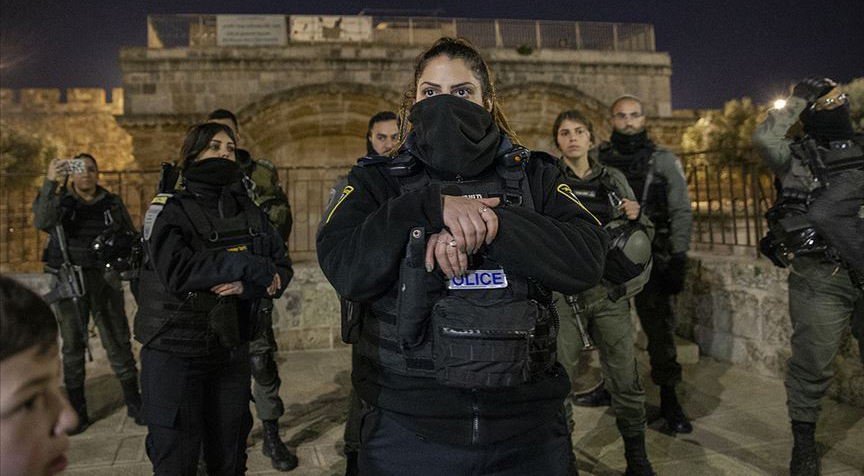 İsrail polisinden Mescid-i Aksa'ya gece baskını