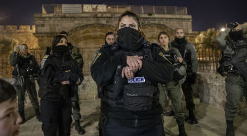 İsrail polisinden Mescid-i Aksa'ya gece baskını