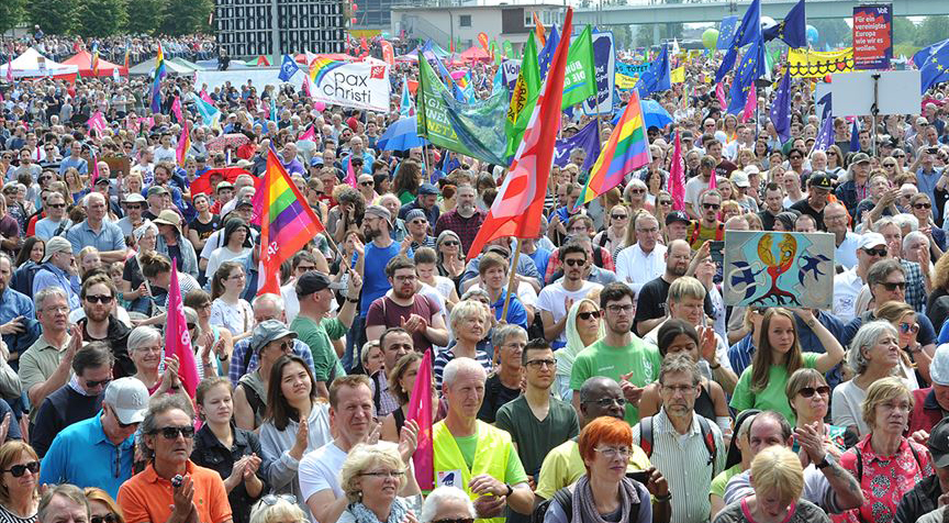 Avrupa'daki ırkçılık Almanya'da protesto edildi