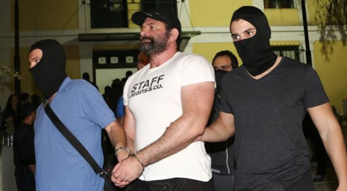 Yurt dışı yasaklı Türk düşmanı vekil AP'ye girdi