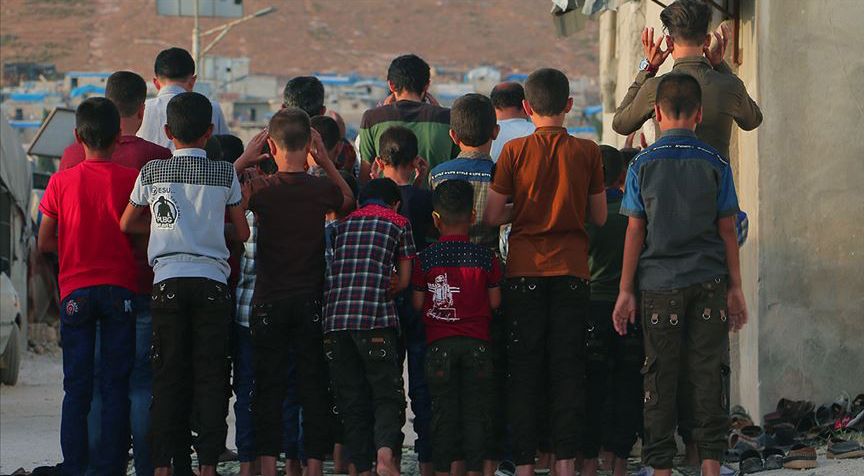 İdlib'de bombardıman altında bayram