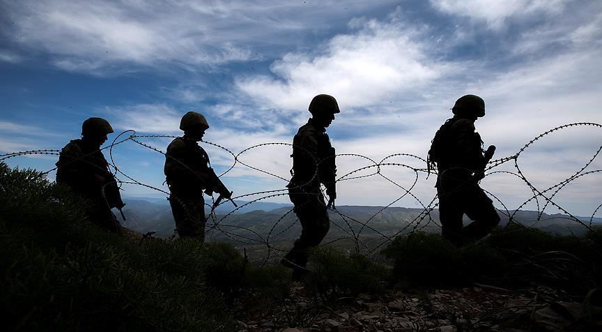 Terör örgütleri FETÖ ve PKK şüphelisi 5 kişi sınırda yakalandı