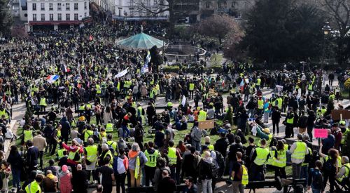 Fransa'da sarı yelekliler gösterilerin 32. haftasında yeniden sokaklarda