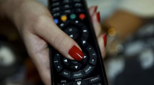 Uzun süre oturarak televizyon izlemeyin
