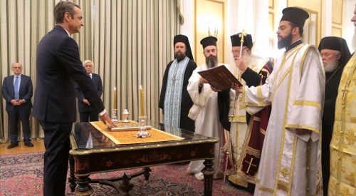 Yeni başbakan Miçotakis görevi Çipras'tan devraldı