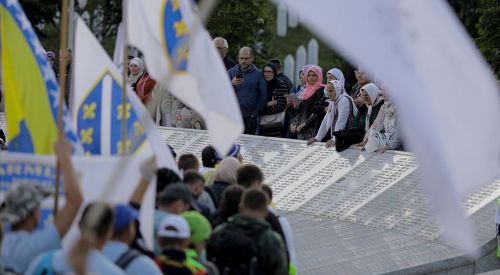'Barış Yürüyüşü' Potoçari Anıt Mezarlığı'nda sona erdi