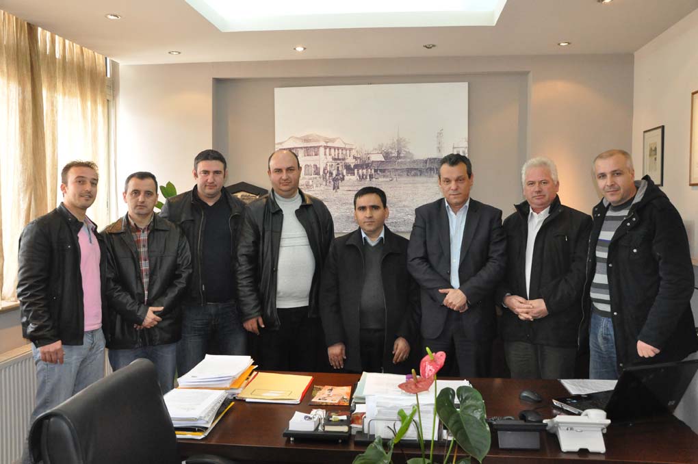 Harmanlık Derneği Yöneticileri Gümülcine Belediye Başkanı Petridis’i ziyaret etti
