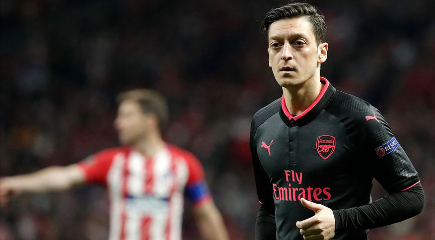 Mesut Özil'e bıçaklı saldırı girişimi