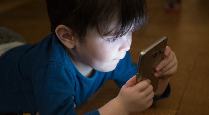Cep telefonları çocuklar için daha riskli