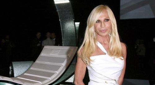 Ünlü İtalyan stilist Versace Çin'den özür diledi