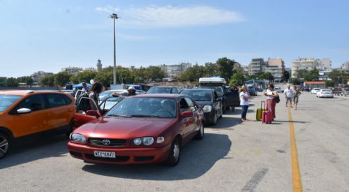 Semadirek'te mahsur kalan turistler tahliye ediliyor
