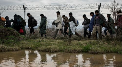 'Yunanistan göçmenleri zorla Türkiye'ye gönderiyor'