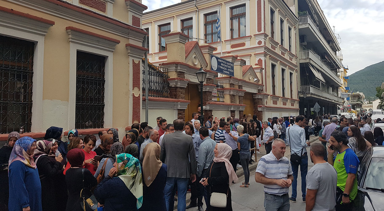 İskeçe Azınlık Ortaokulu-Lisesi'nde bina yetersizliğinin giderilmesi için eylem