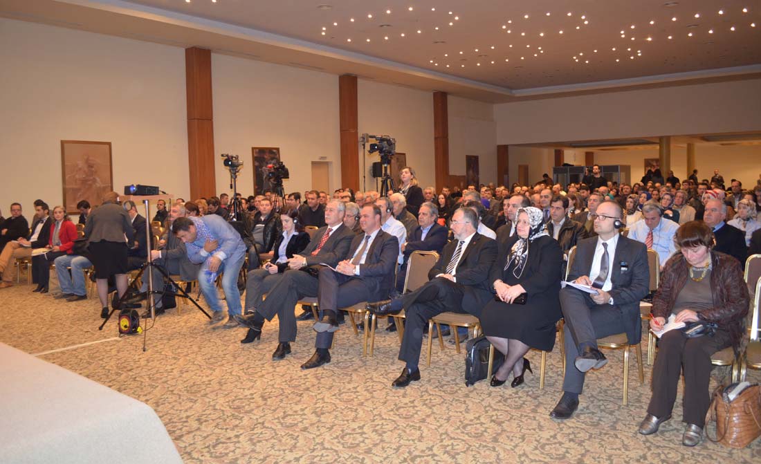 İKİ DİLLİ EĞİTİM KONFERANSI YAPILDI