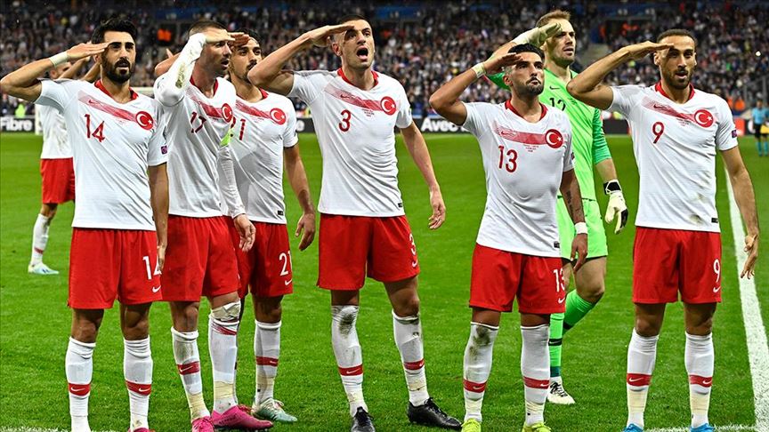 UEFA'dan Türk futbolcuların asker selamına soruşturma