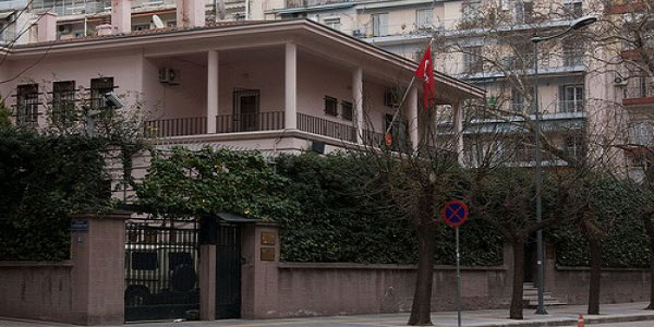 Barış Pınarı Harekatı karşıtları T.C. Selanik Başkonsolosluğu’na saldırdı
