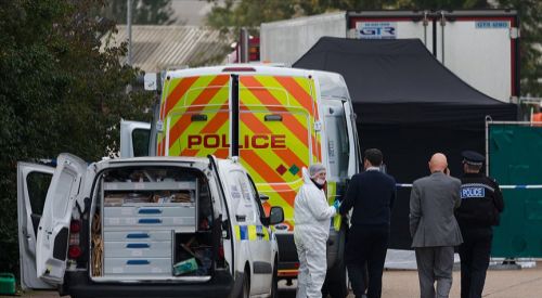 İngiltere'de bir kamyonda 39 ceset bulundu