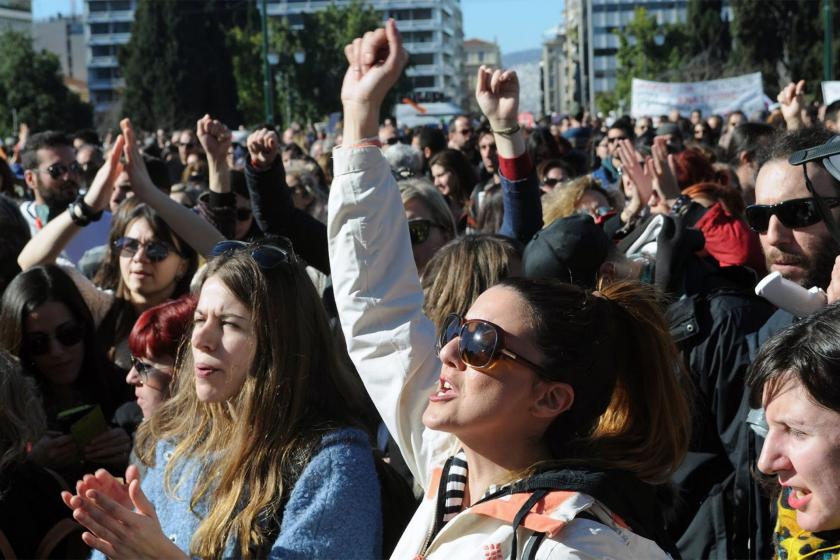 Yunanistan'a Yatırım Yapıyorum ve Diğer Hükümler yasası kabul edildi