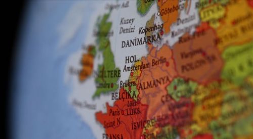 Amsterdam'da ilk defa hoparlörden okunması beklenen ezan engellendi