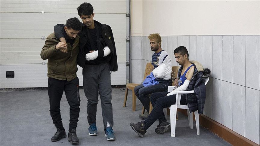 Düzensiz göçmenlerin Yunan askerlerince darbedildiği öne sürüldü