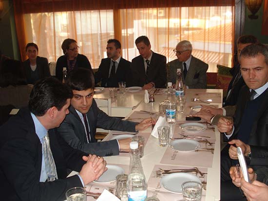 BAŞKONSOLOS ŞENER AZINLIK ÖĞRETMENLERİYLE BİR ARAYA GELDİ