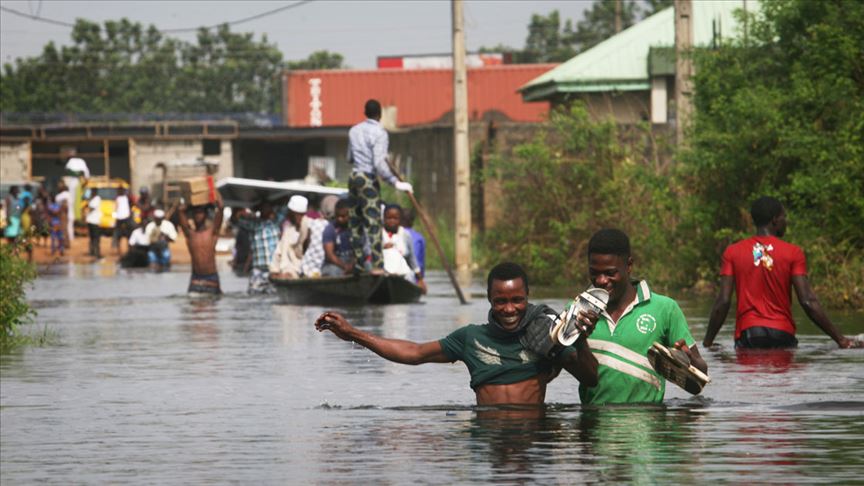 Nijerya'da sel 40 bin kişiyi yerinden etti