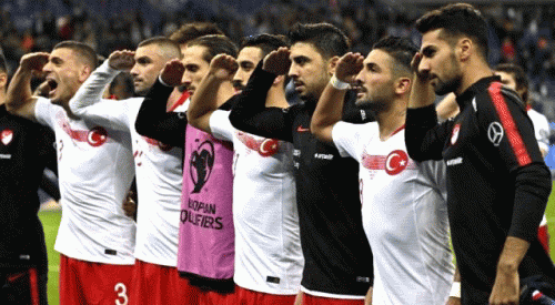 AEK, Mehmetçik'e destek veren oyuncusunun sözleşmesini feshetti