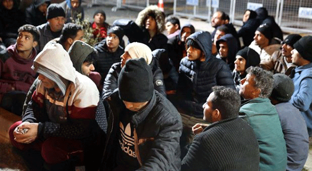 Yunan polisinin, 30 göçmeni döverek Türkiye'ye geri ittiği iddia edildi