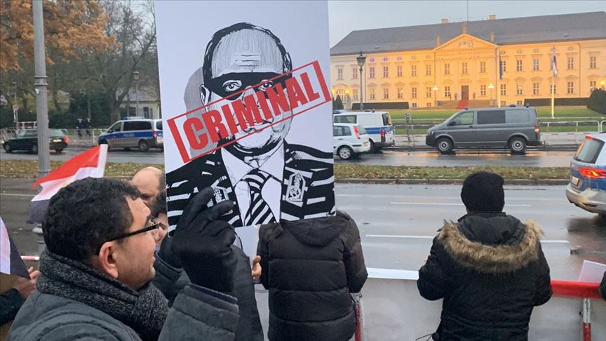 Diktatör Sisi Almanya’da protesto edildi
