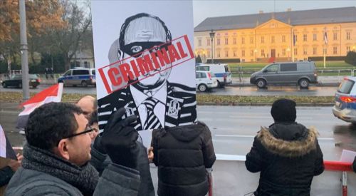 Diktatör Sisi Almanya’da protesto edildi