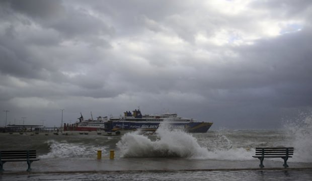 Yunanistan'da kötü hava nedeniyle 1 kişi öldü