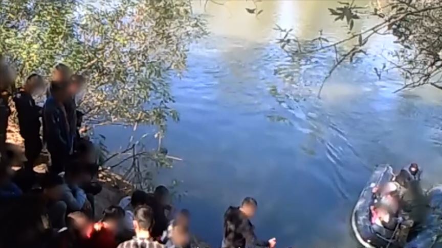 Der Spiegel, Yunanistan'ın düzensiz göçmenleri zorla geri gönderme görüntülerini yayınladı