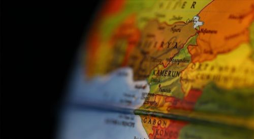 Kamerunlulardan gençlerini ordusuna katmak isteyen Fransa'ya tepki