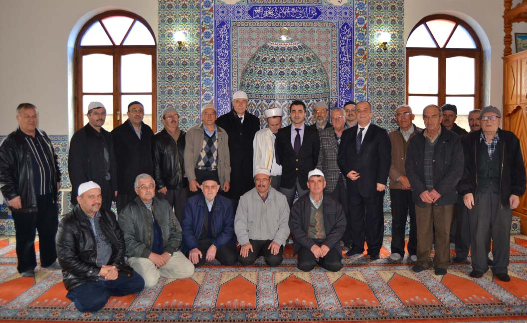 Başkonsolos Şener Cuma namazını Tekke camiinde kıldı