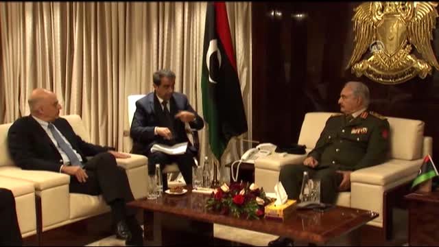 Yunanistan Dışişleri Bakanı Dendias darbeci Hafter'le görüştü