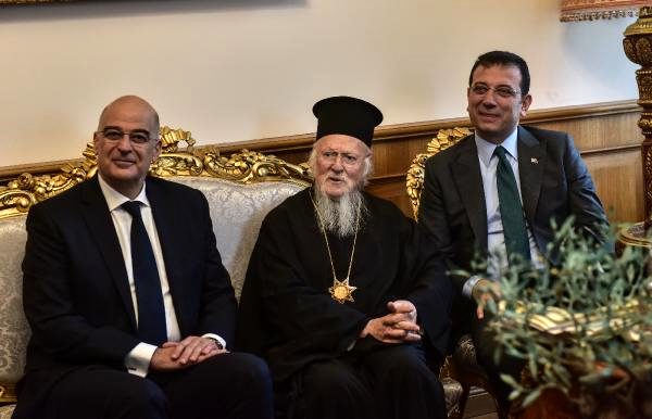 Dışişleri Bakanı Dendias, İstanbul'da Noel ayinine katıldı