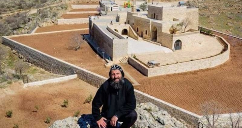 Rahip, teröristleri manastırda saklamış