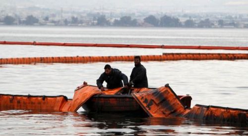 Yunanistan'dan Türkiye sınırına yüzen bariyer önlemi