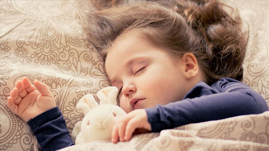 Uyurken sürekli üstünü açan çocuklarla ilgili uyarı