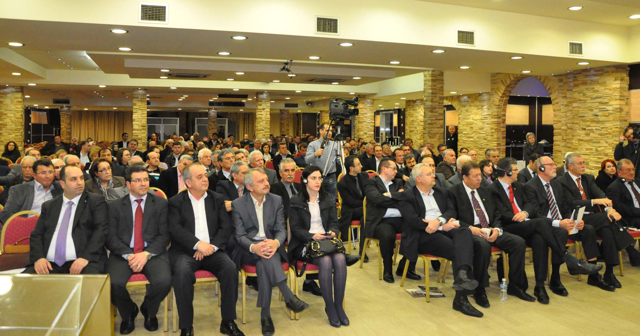 “AVRUPA’DA AZINLIK BASINI, MEDYA VE İFADE ÖZGÜRLÜĞÜ” KONFERANSI YAPILDI